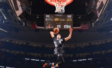 开云APP-天山脚下到波士顿花园，切特的制胜一击如何跨越万里篮球版图