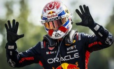 开云体育入口-阿斯顿马丁碾压哈斯车队，佩雷兹惊艳四座的简单介绍