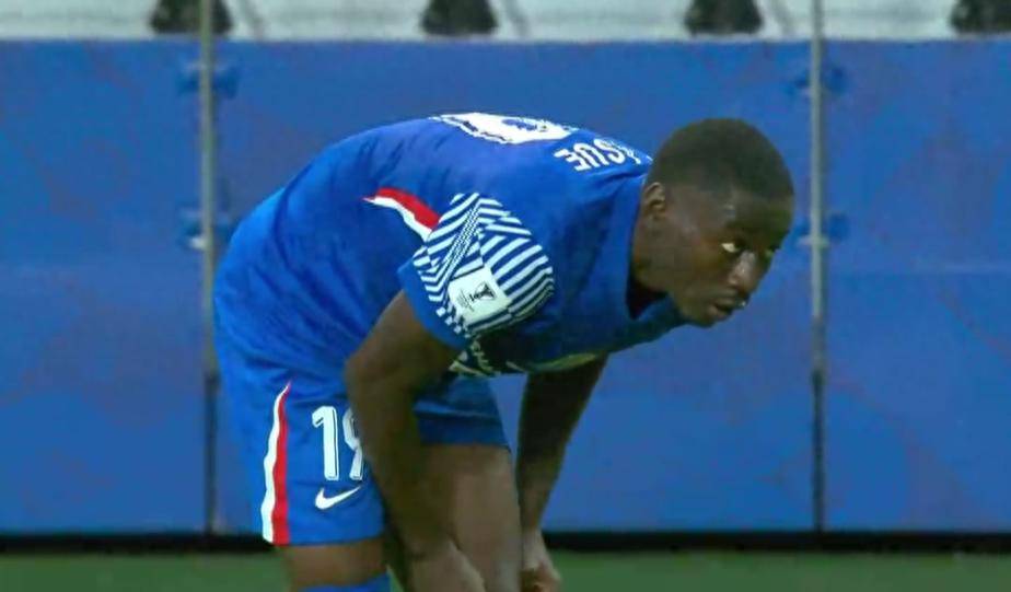 关于守门员扑救失正常，球迷质疑技术水平的信息