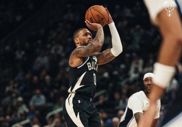 尼克斯一冷一热，利拉德秀足够炸热火