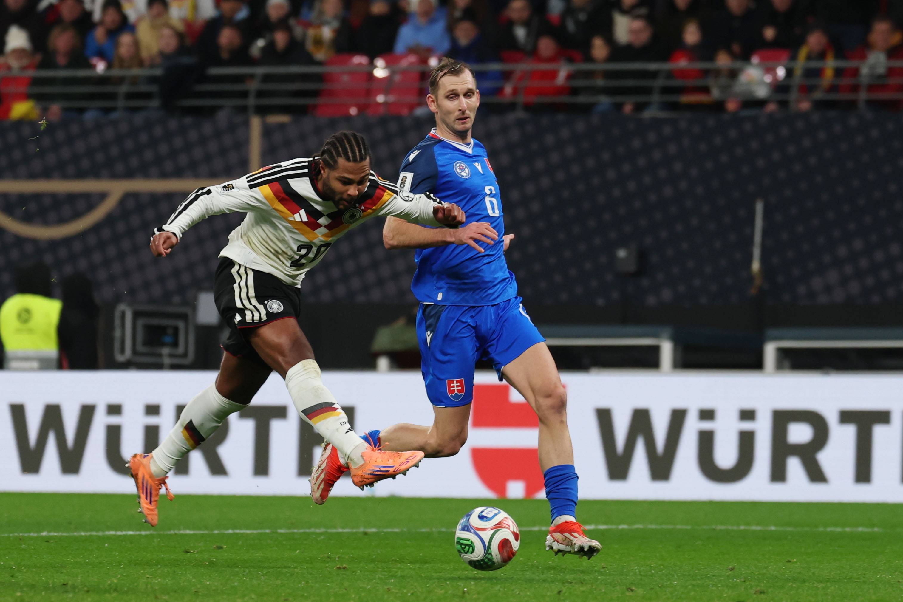 斯洛伐克队在欧洲预选赛中险胜对手的简单介绍