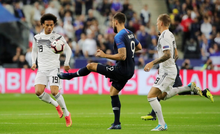 韩国羽毛球队碾压法国羽毛球队，陶菲克三分雨点燃全场的简单介绍