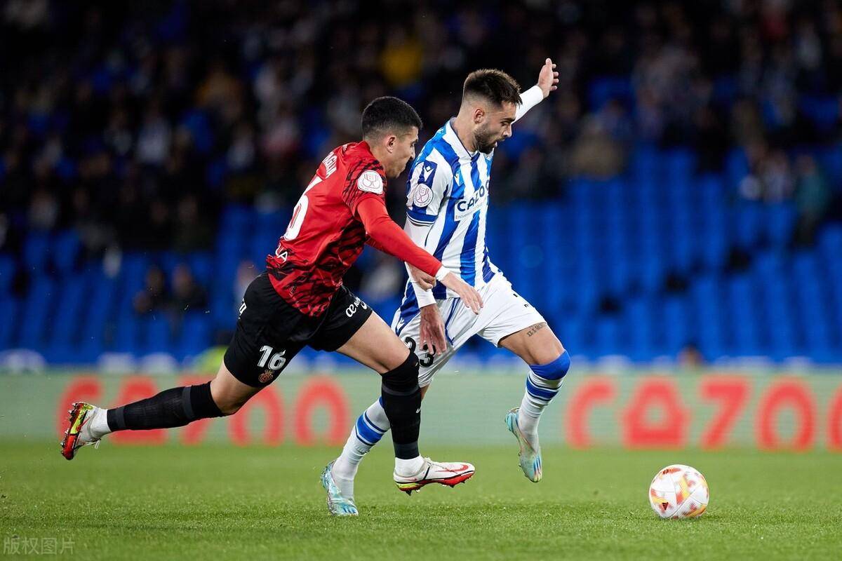 包含马洛卡客战告捷，晋级战绩完美的词条