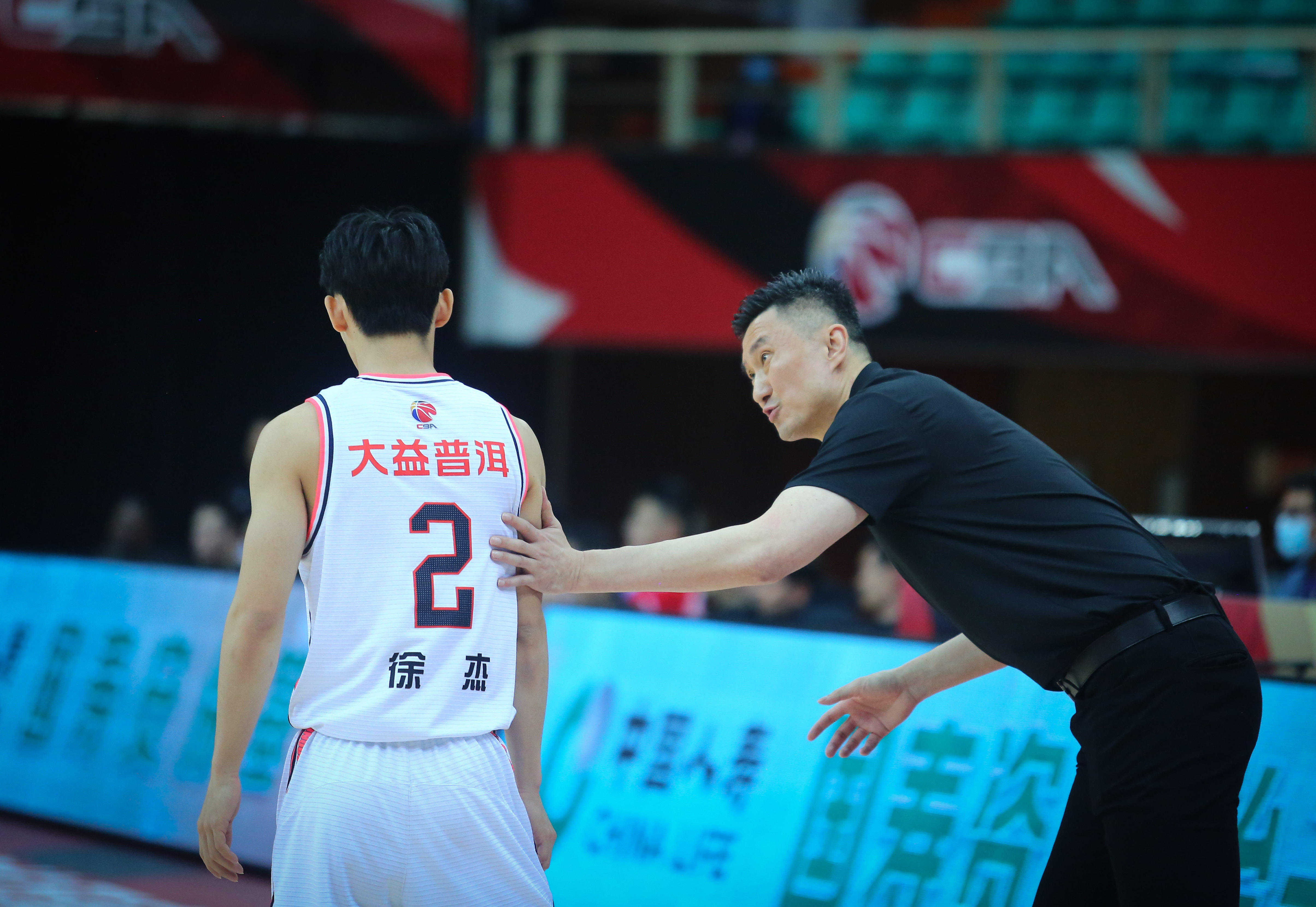 包含深圳队翻盘雄鹿,张镇麟扛起全队的词条 包含深圳队翻盘雄鹿,张镇麟扛起全队的词条