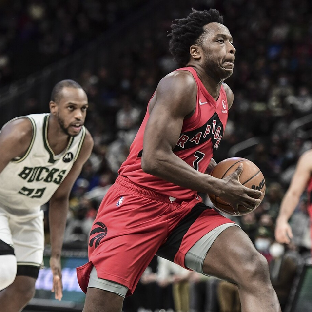 关于卫冕冠军遭遇衰败，球队寻找重整之方的信息