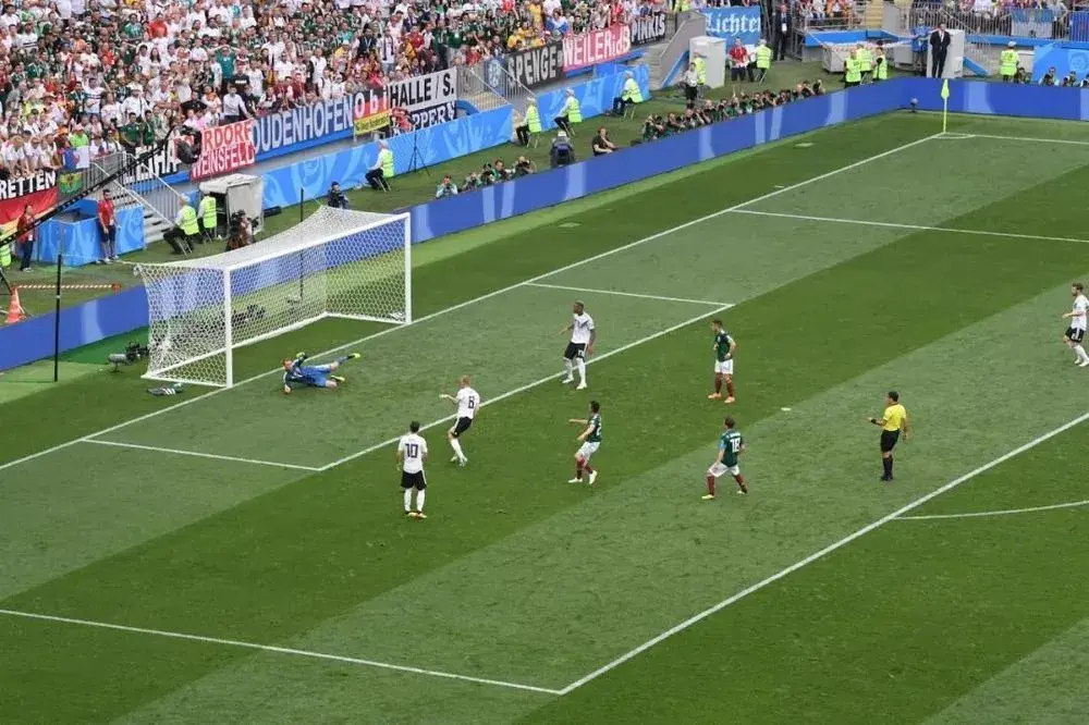 实力碰撞：比赛中两队实力相争不服输的简单介绍