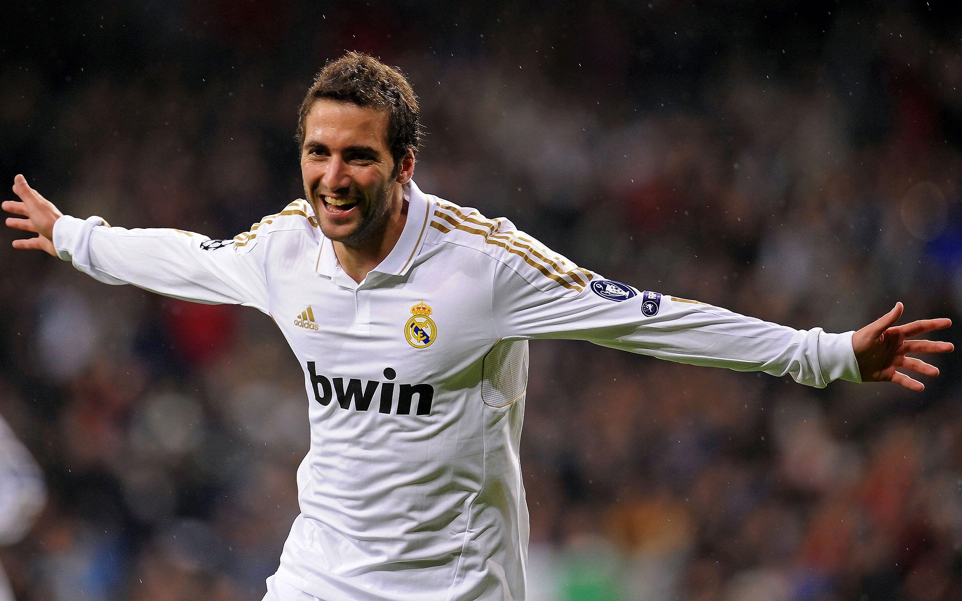 爱德华兹生涯之夜，深圳队力克马刺，一场跨越篮球次元的对决