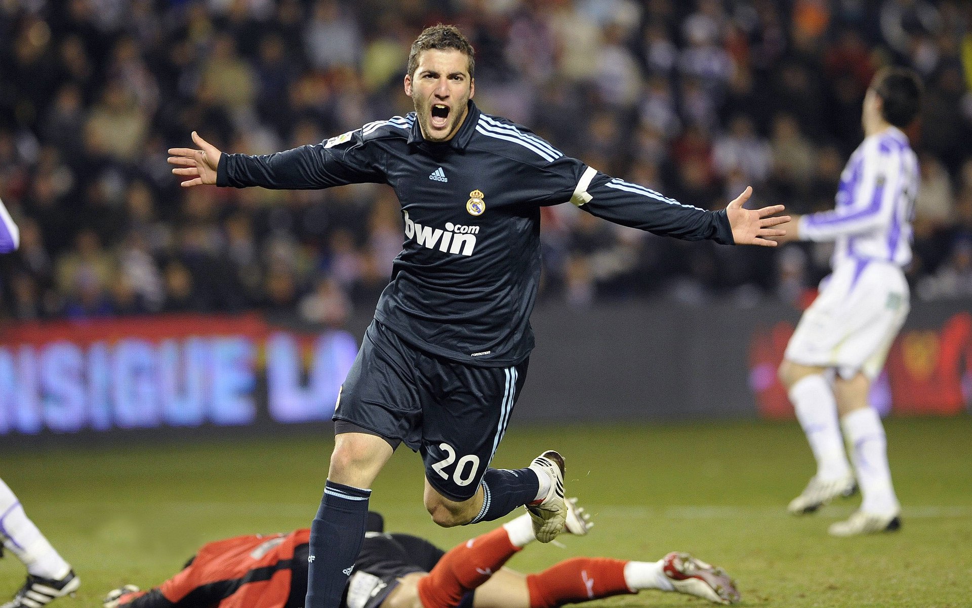 字母哥表现堪称教科书,勇士一波带走掘金