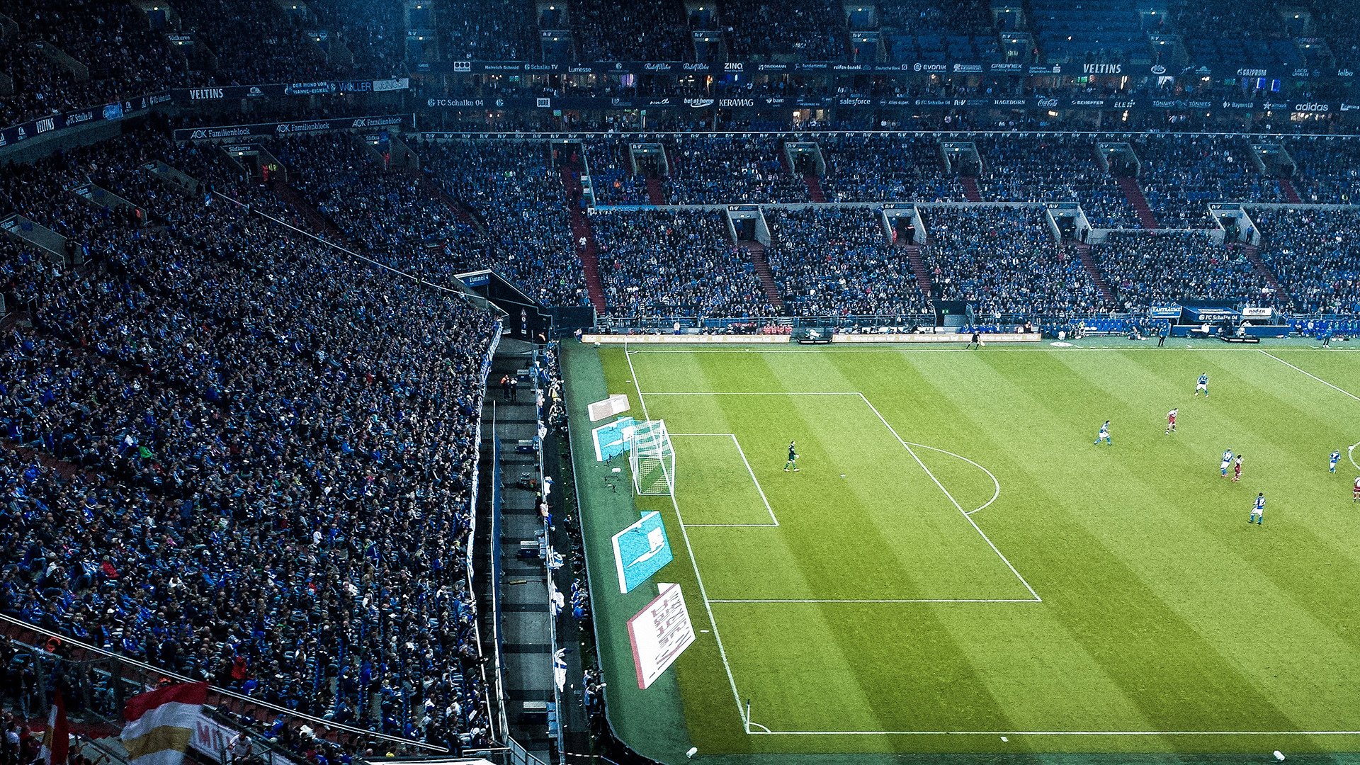 当绿茵场与赛道共振,从德国逆转罗马到C罗的F1年度争冠接管