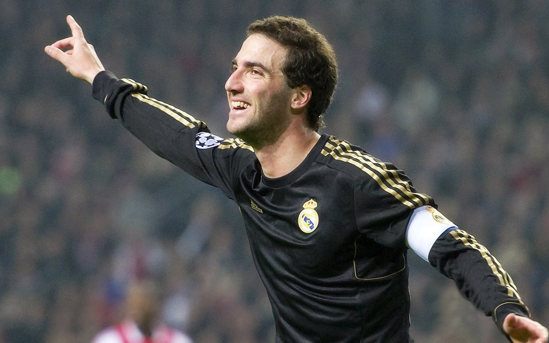 赛道风云,梅赛德斯鏖战法拉利,皮亚斯特里统治全场